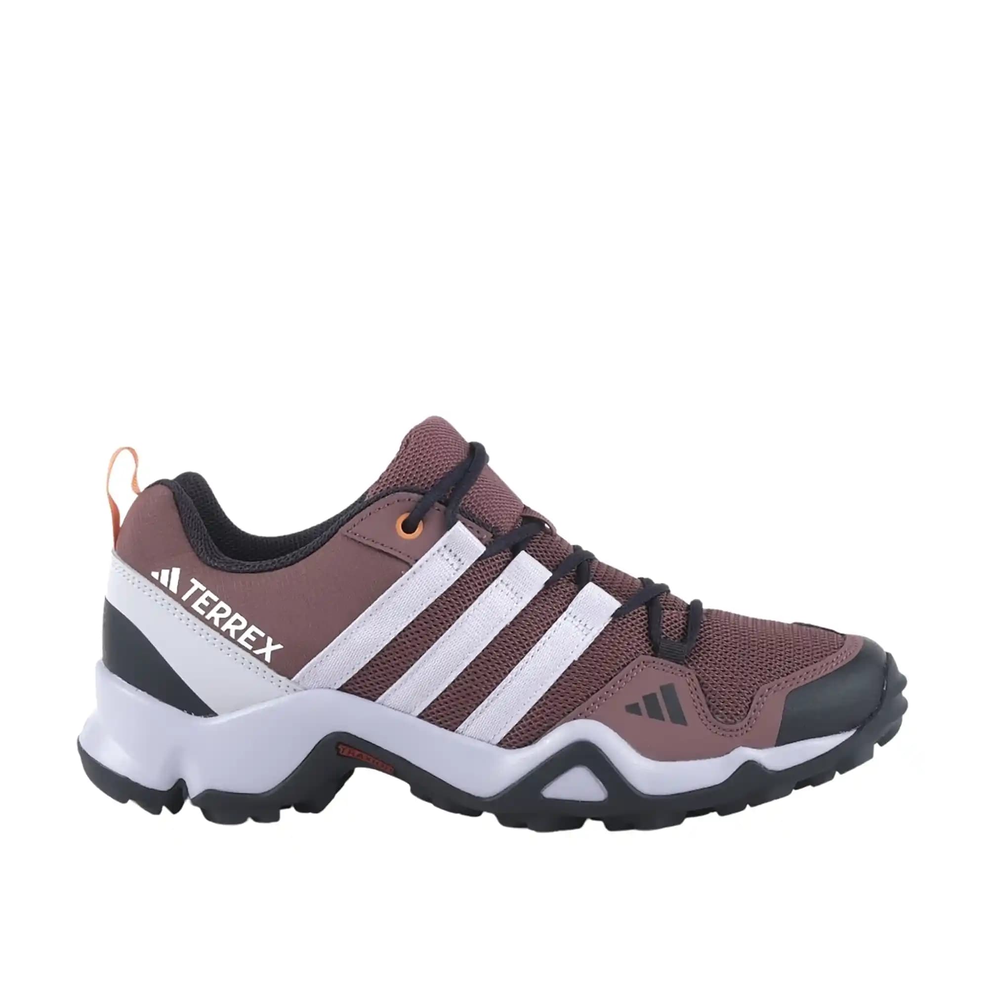 Terrex AX2R Yürüyüş Ayakkabısı: Doğa ve Moda Arasında Mükemmel Denge Sağlayan Tasarım