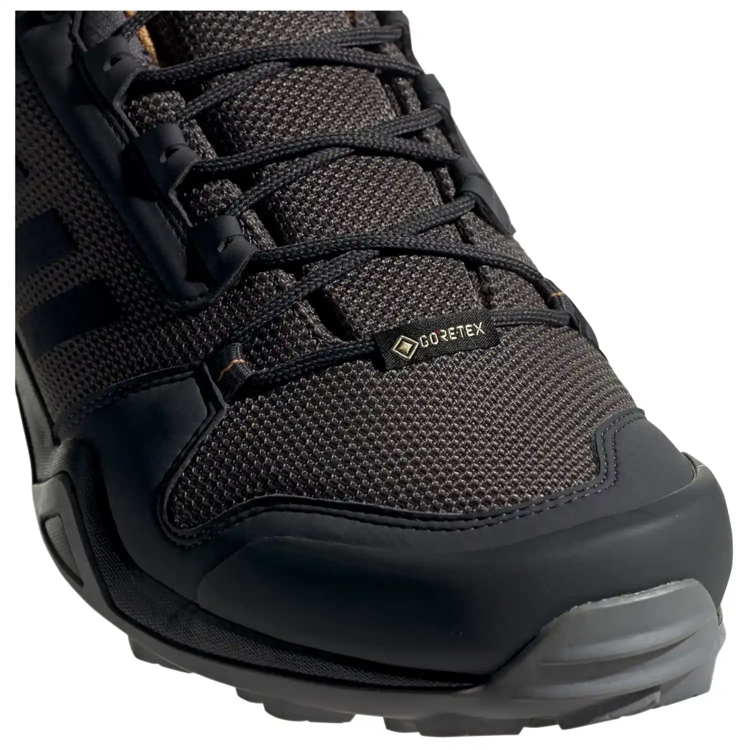 Terrex AX3 GTX: Moda ve Fonksiyonelliği Bir Araya Getiren Yüksek Performanslı Outdoor Ayakkabısı