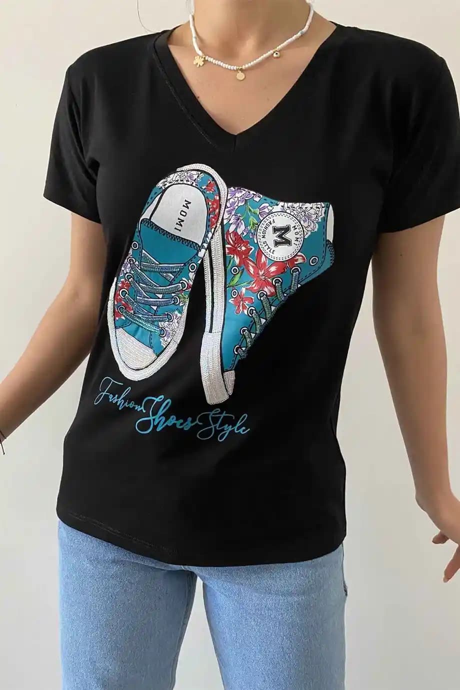 Tişört Tasarımı ve Moda Dünyasında Yaratıcı Yaklaşımlar 75-90 Karakter