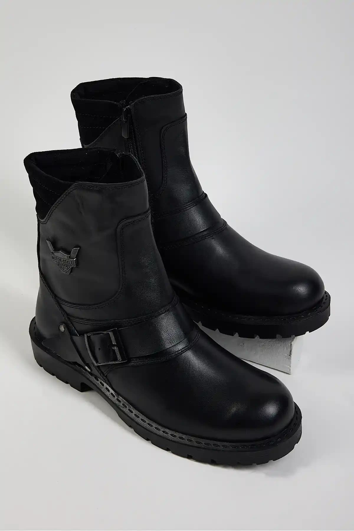 Tokalı Erkek Botları Moda ve İşlevselliğin Modern Erkek Gardırobundaki Yeri