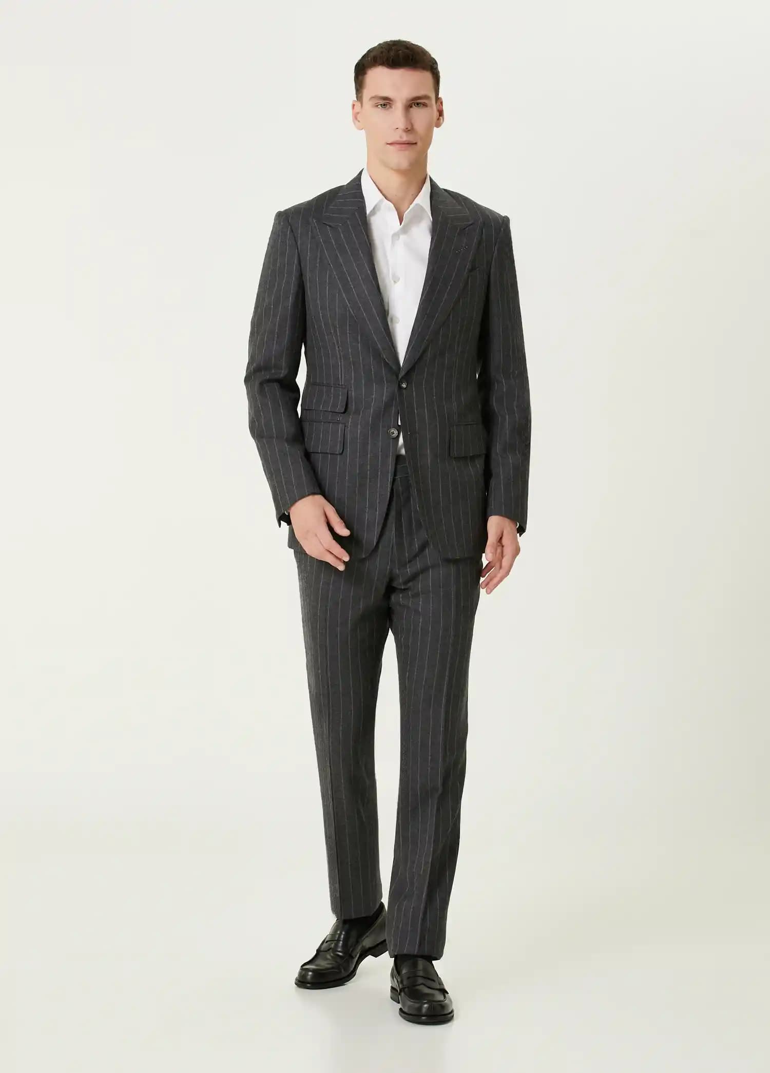 Tom Ford Takım Elbise: Lüks ve Zamansız Tasarımlarla Moda Dünyasında Öne Çıkın