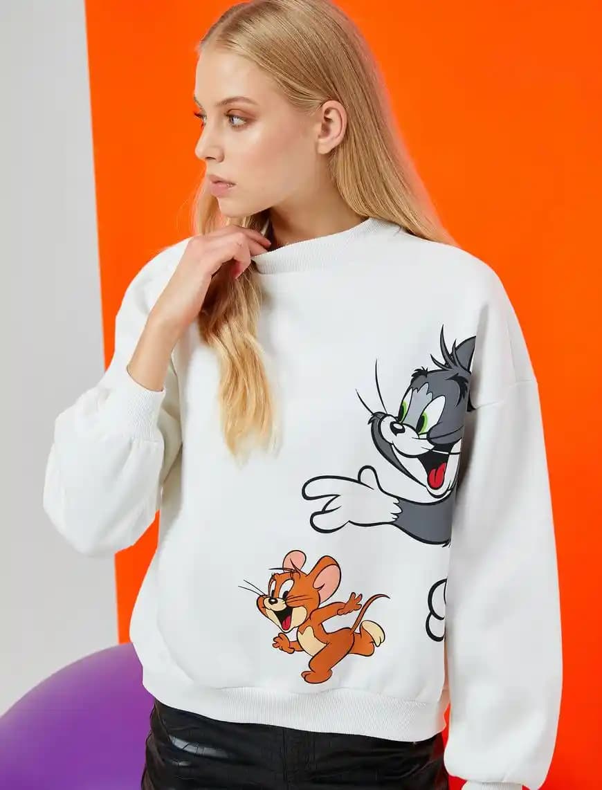 Tom ve Jerry Baskılı Sweatshirtler ile Modern ve Nostaljik Tarzınızı Yansıtın