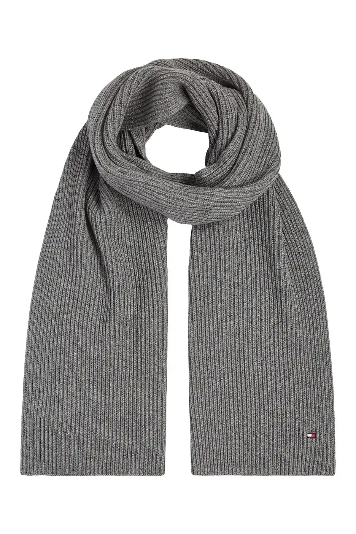 Tommy Atkı ile Kış Modasında Şıklık ve Fonksiyonellik Bir Arada