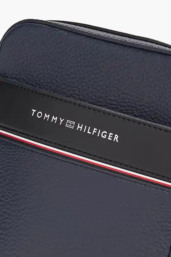 Tommy Erkek El Çantası Koleksiyonu: Şıklık ve Fonksiyonelliğin Modern Buluşması