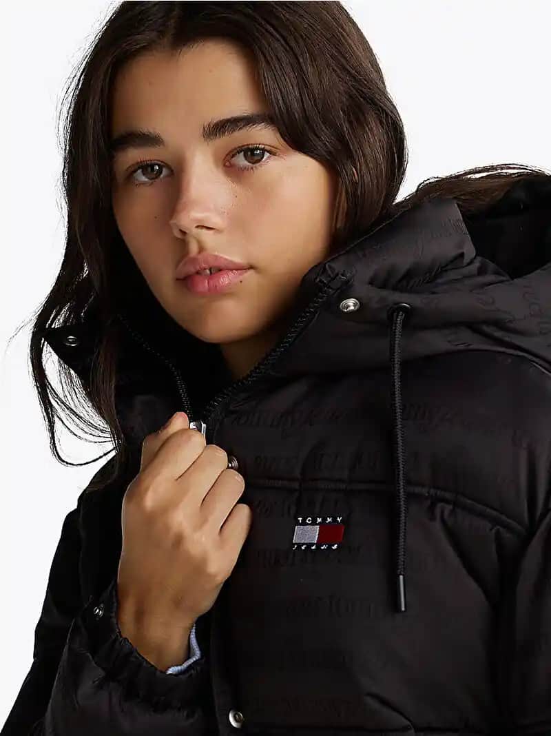Tommy Hilfiger Kadın Mont Koleksiyonları ve Moda Trendleri Hakkında Bilgi