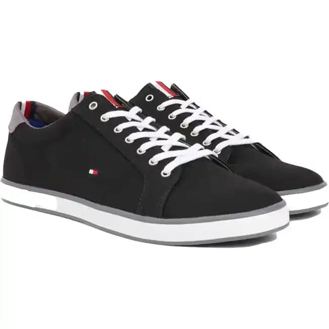 Tommy Hilfiger Moda Dünyasında Zamansız Şıklık ve Yeniliklerle Öne Çıkıyor