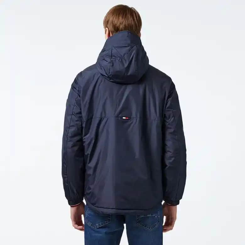 Tommy Hilfiger ve Mavi Mont Koleksiyonu: Şıklık ve Fonksiyonellik Bir Arada