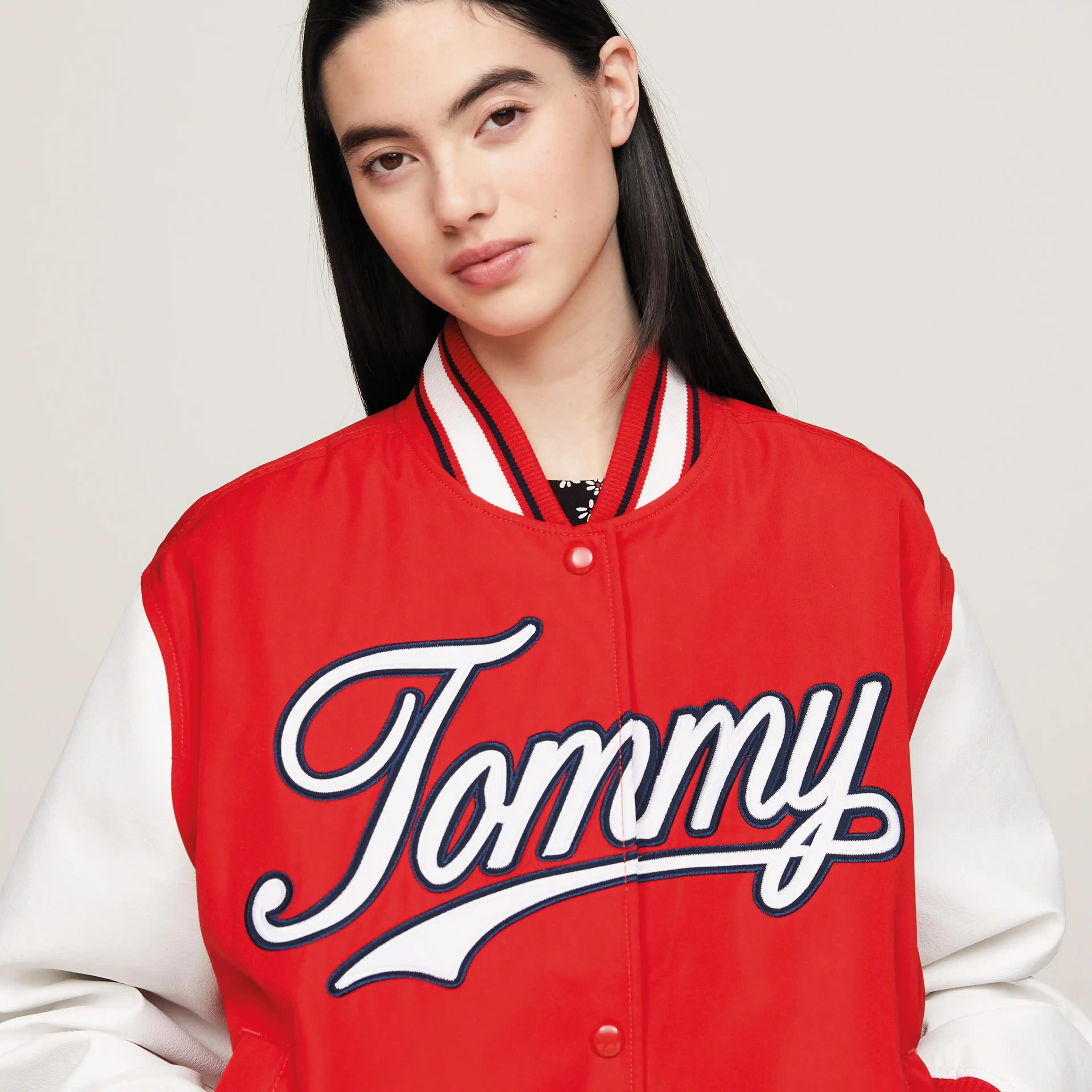 Tommy Jeans Ceketleri: Güncel Moda Trendlerini Yansıtan Şık ve Kaliteli Tasarımlar