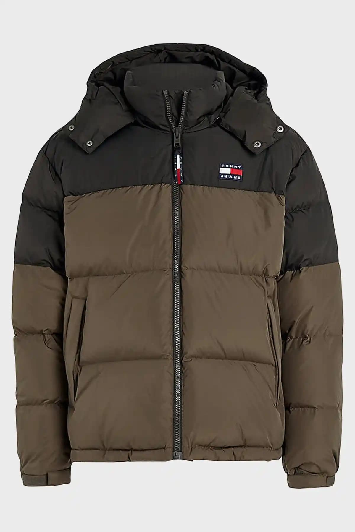 Tommy Şişme Mont: Moda ve Konforu Bir Arada Sunan Kış Giyim Seçenekleri