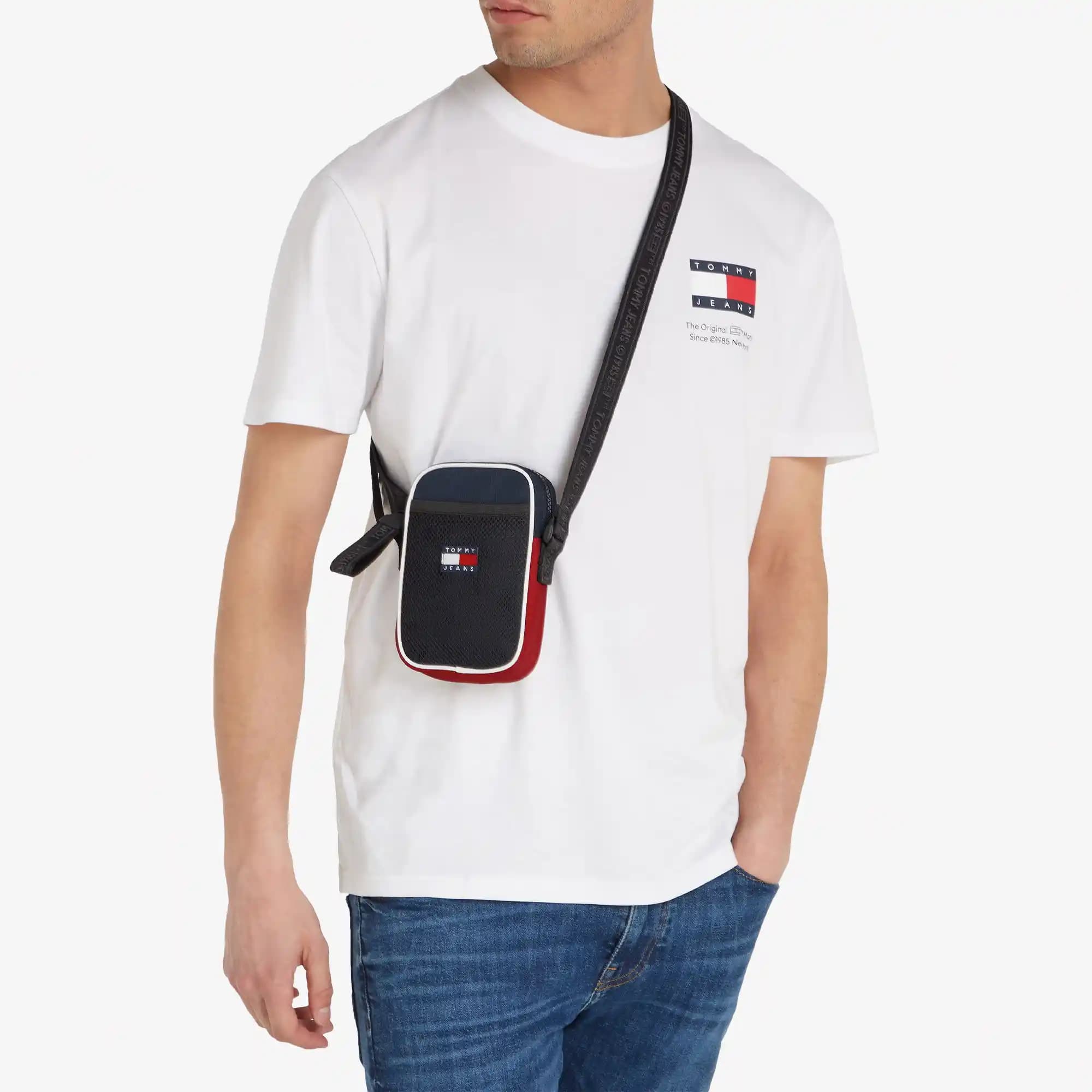 Tommy Telefon Çantası: Modern Tasarım ve Fonksiyonelliğin Birleştiği Moda Aksesuarı