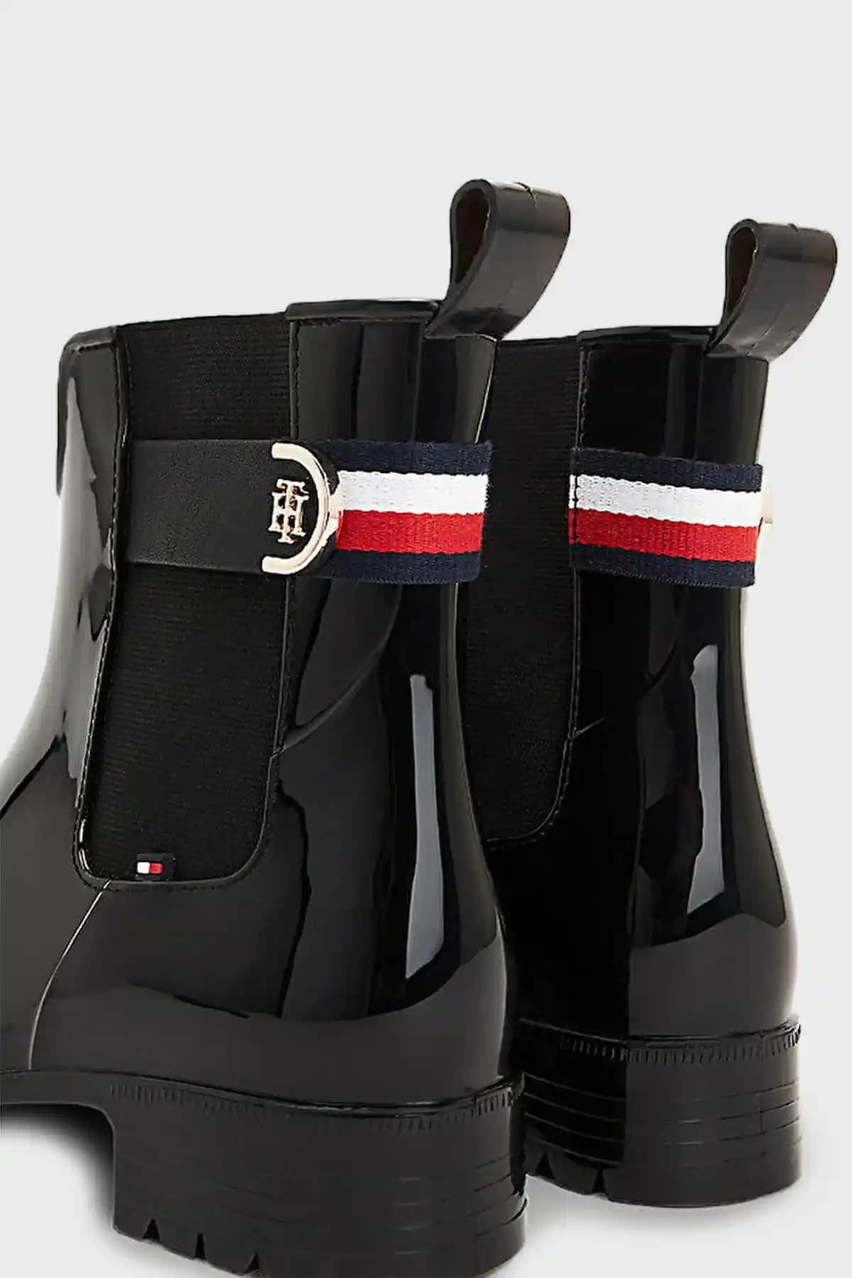 Tommy Yağmur Çizmesi ile Şıklık ve Fonksiyonelliğin Buluşması