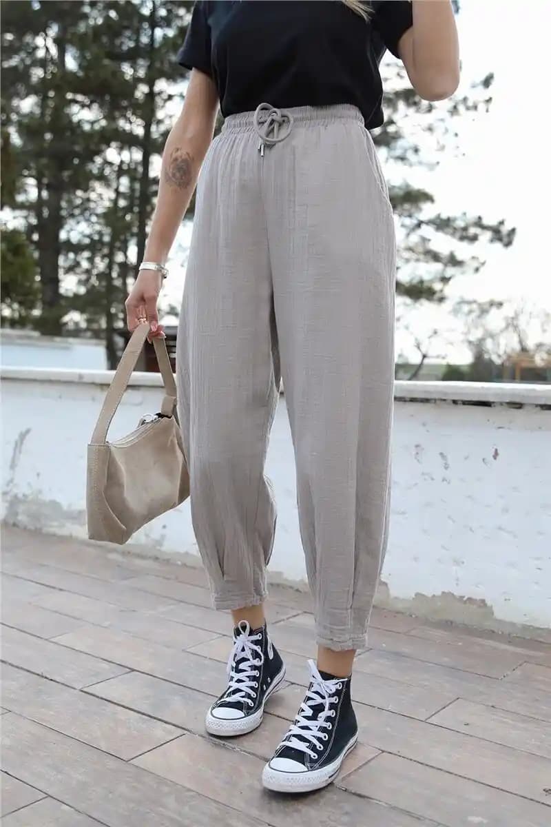 Toprak Rengi Pantolonlarla Doğadan İlham Alan Şıklık ve Rahatlık Rehberi