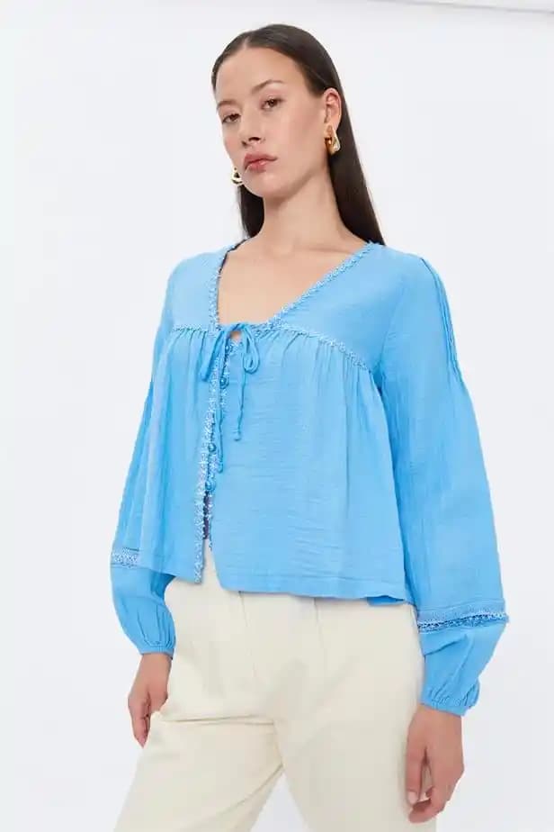 Toptan Bluz Alımında Trendler, Çeşitler ve Moda Sektöründeki Yeri