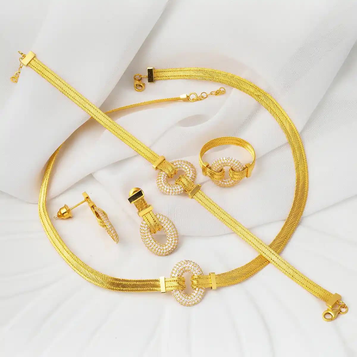 Trabzon Set Takımları: Geleneksel Motiflerle Modern Moda Arasında Köprü Kuruyor