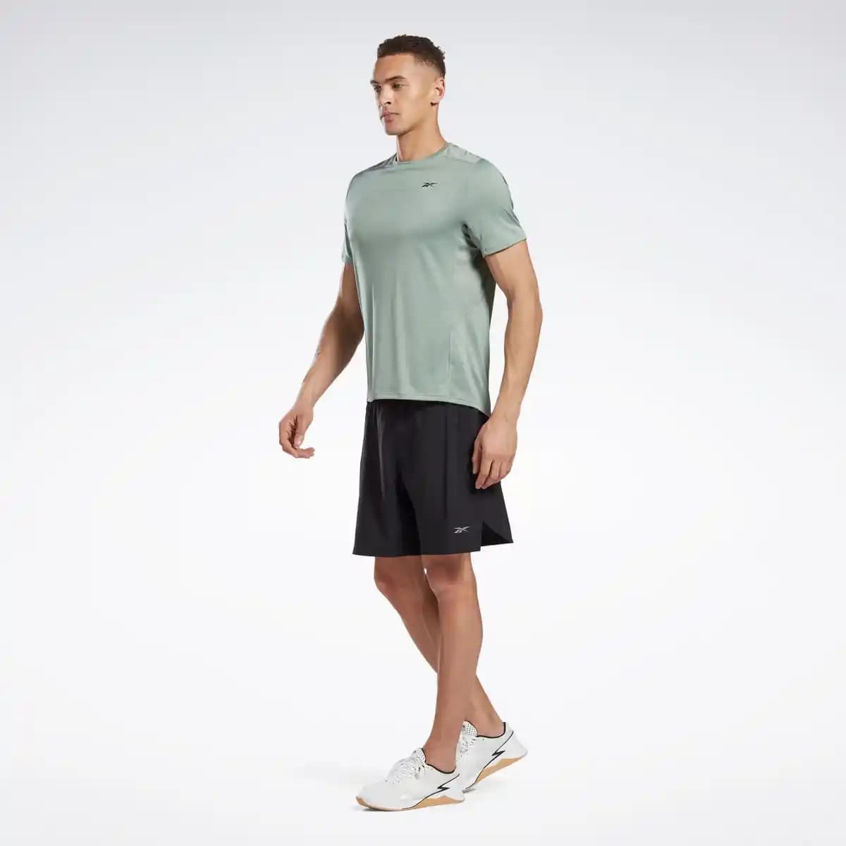 TS Şort Nedir ve Moda Dünyasında Neden Bu Kadar Popüler Oluyor