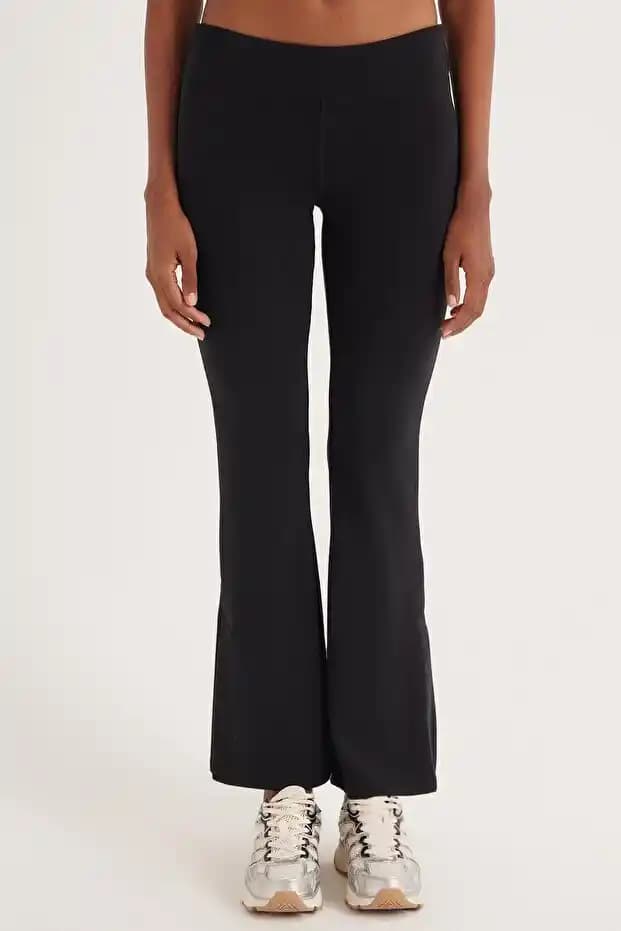 Tudors Kumaş Pantolonlar: Tarihsel Kökenleri ve Güncel Moda Trendleri