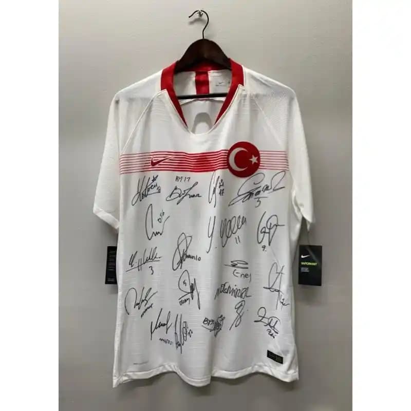 Türkiye Forması: Tarihsel Tasarım ve Moda Dünyasında Güncel Yeri