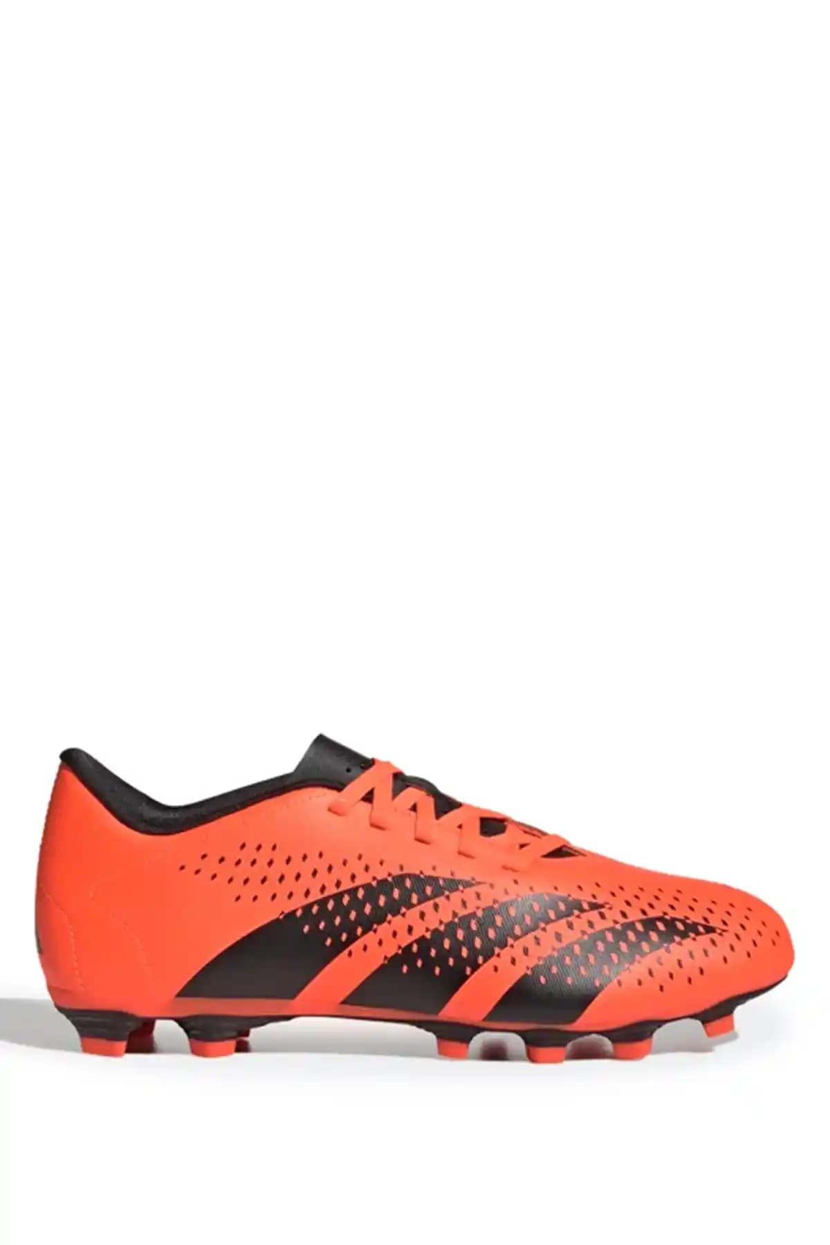 Turuncu adidas kramponlar: spor ve moda dünyasının dikkat çekici birleşimi