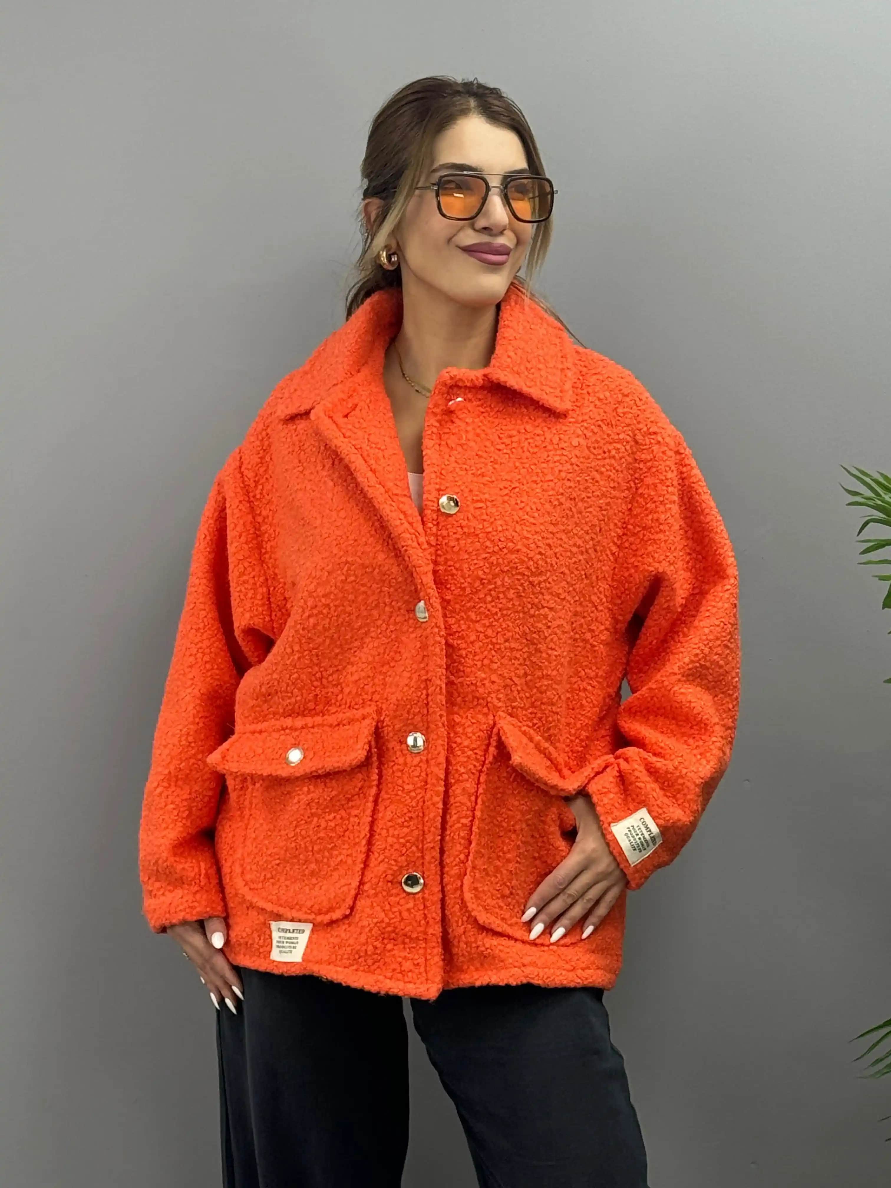 Turuncu Ceket Modasında Canlı ve Cesur Bir Renk Trendleri ve Kombin İpuçları