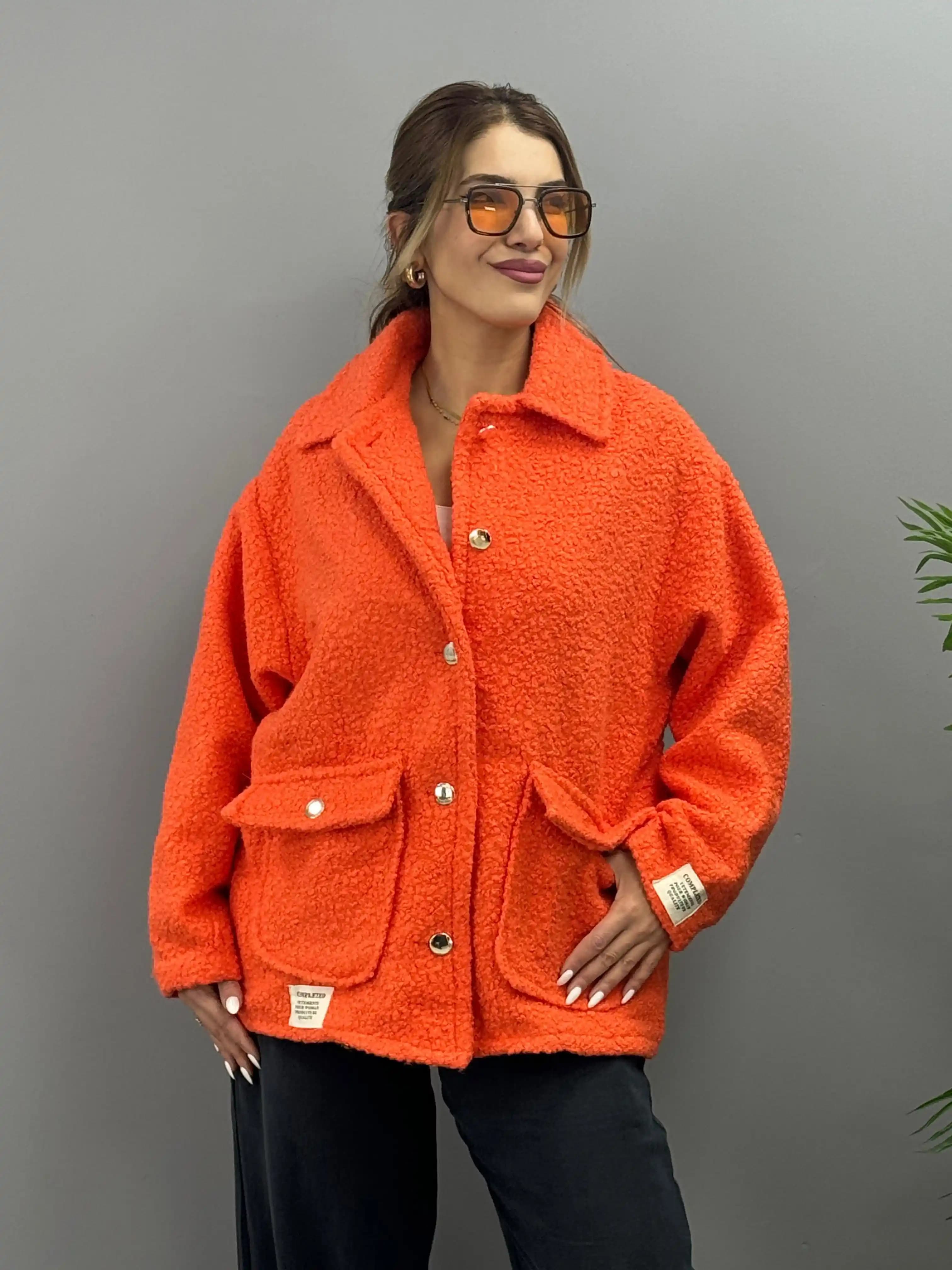 Turuncu Ceket Modasında Canlı ve Cesur Bir Renk Trendleri ve Kombin İpuçları