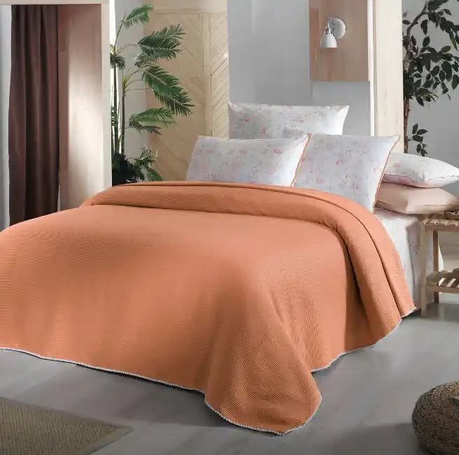 Turuncu Pike ile Moda Dünyasında Enerjik ve Şık Görünüm Yaratmanın Yolları