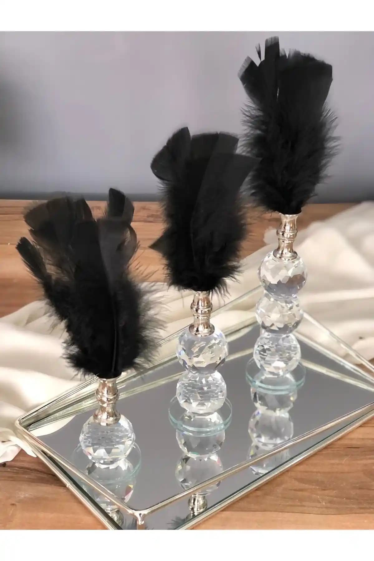 Tüy Aksesuarları: Moda Dünyasında Zarif ve Çarpıcı Bir Detay Yaratmanın Yolları