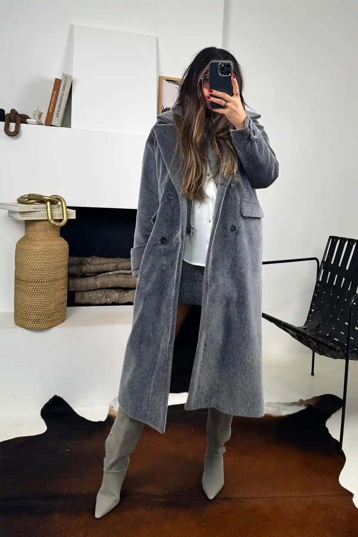 Tüylü Kaşe Kabanlar: Kışın Şıklığını ve Konforunu Bir Arada Sunan Moda Trendleri