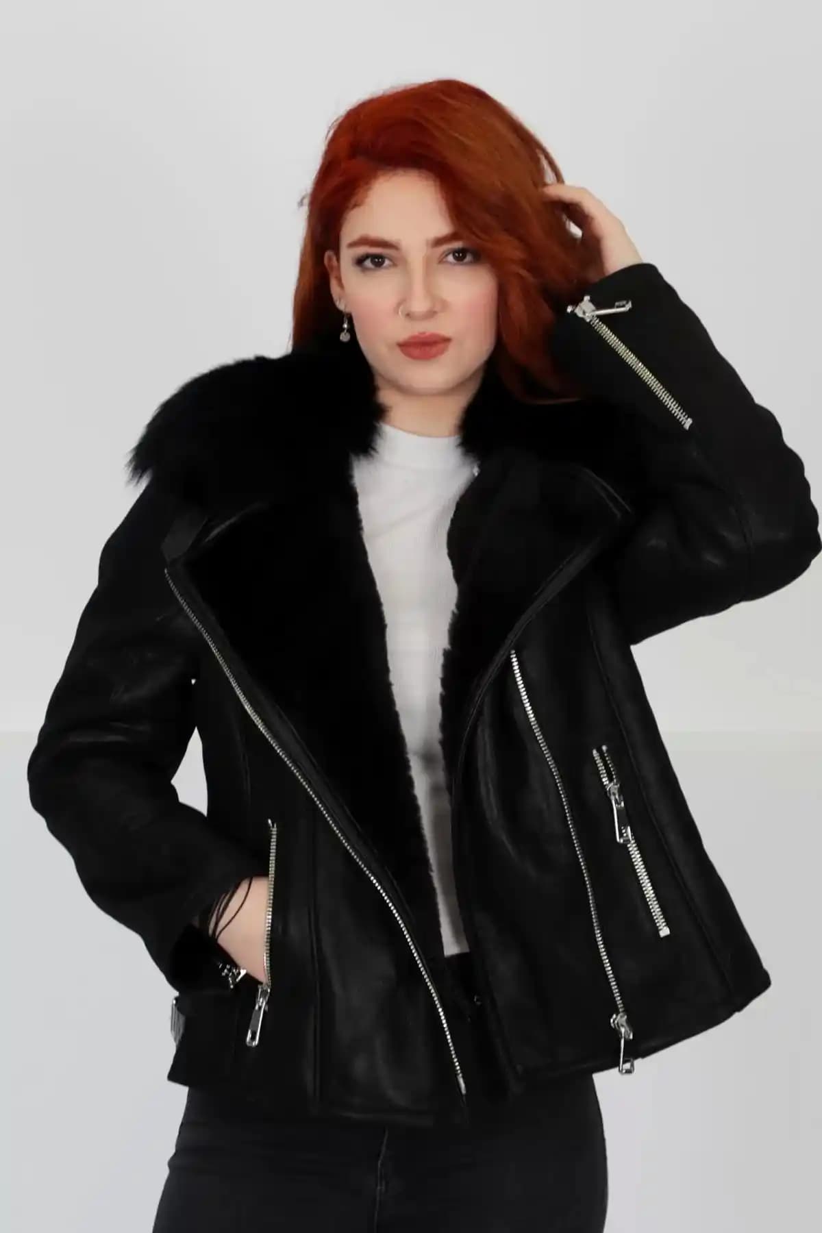 Tüylü Montlar Moda ve Konforun Şık Buluşması Güncel Trendler ve Seçim İpuçları