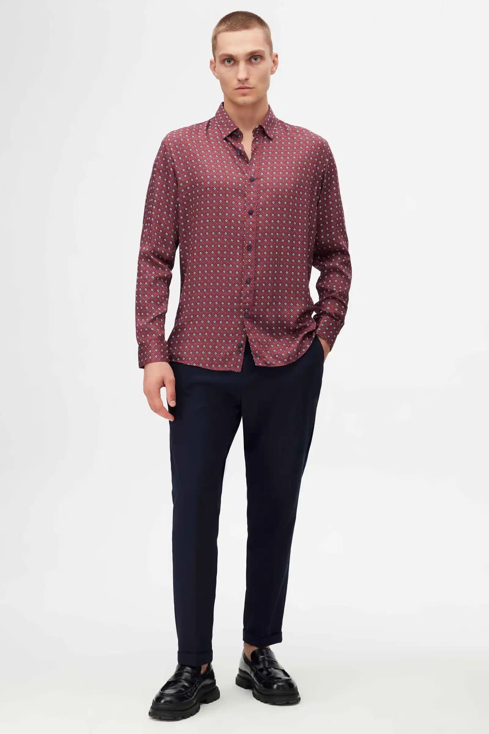 Tween gömlekler: gençlerin stilini yansıtan renkli ve rahat kıyafetler