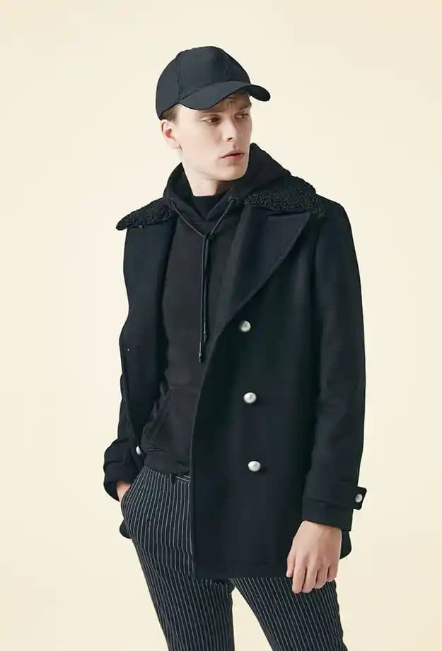 Tween Kabanlar: Gençlerin Stil ve Konforunu Yansıtan Modern Kış ve Yaz Koleksiyonları