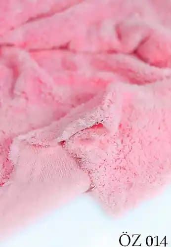 Ucuz Peluş Kumaş ile Moda Dünyasında Ekonomik ve Şık Dokunuşlar