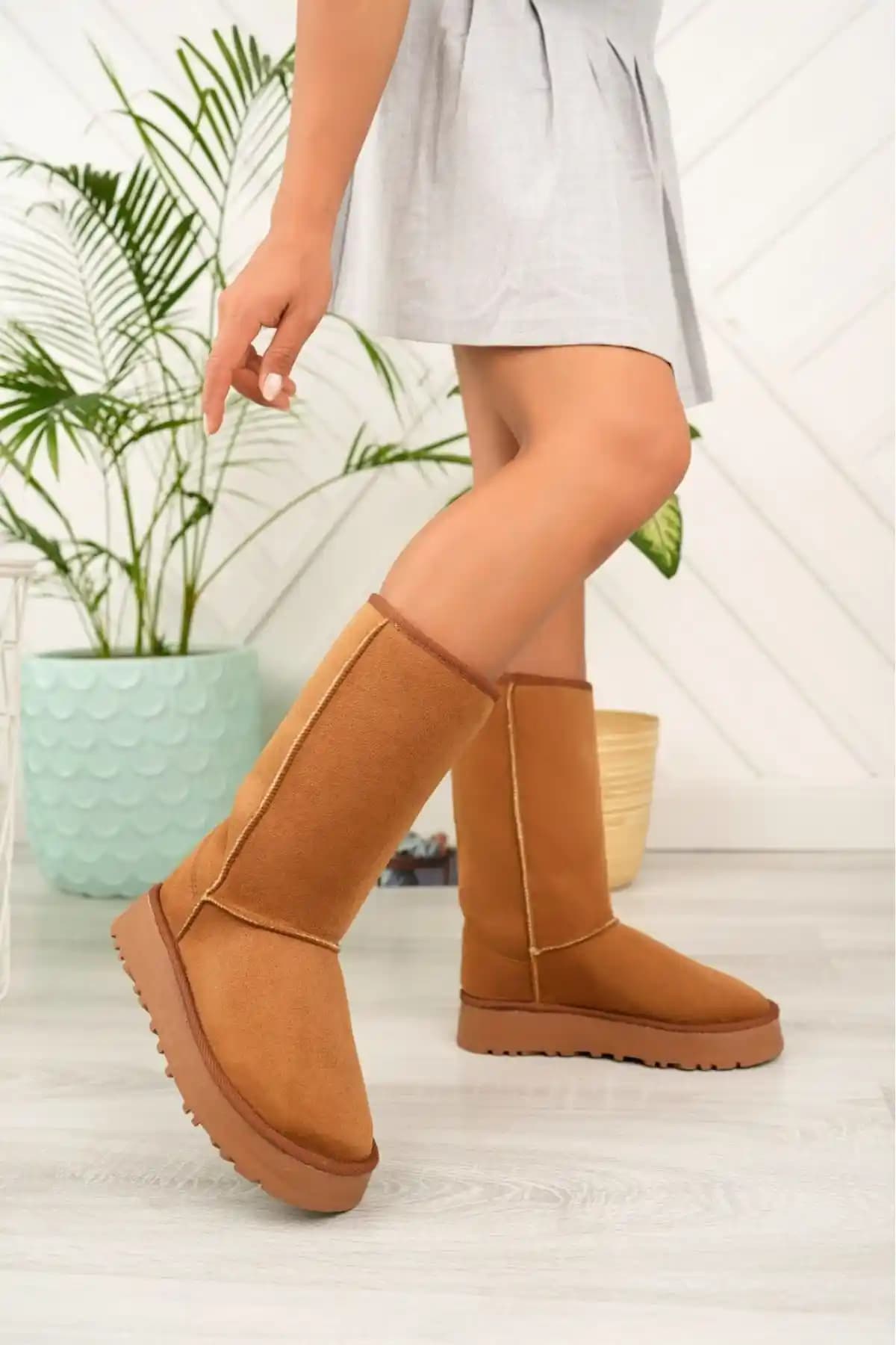 Ugg Tüylü Botlar: Moda ve Konforun Bir Arada Sunulduğu En Güncel Trendler