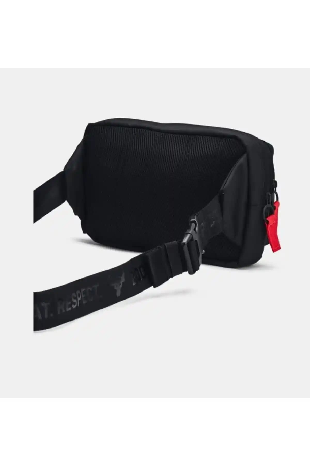 Under Armour Erkek Bel Çantası Modası ve Fonksiyonelliği Bir Arada Sunar