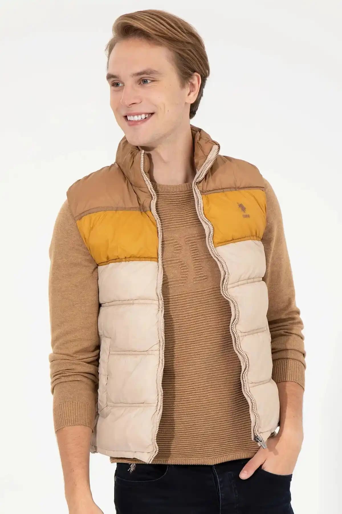 Us Polo Erkek Yelekleri: Moda ve Konforu Bir Arada Sunan Şık Parçalar