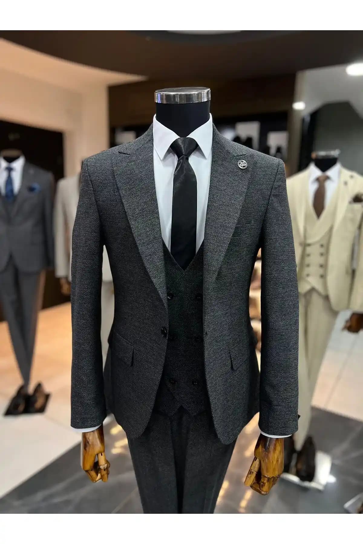 Uygun Takım Elbise Seçimiyle Şıklık ve Konforu Bir Arada Yakalayın