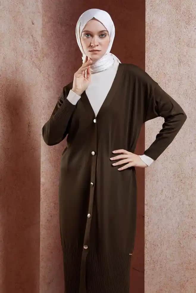 Uzun Ceket Modelleri ve Moda Trendleri: Şıklık ve Fonksiyonellik İçin Güncel Seçenekler