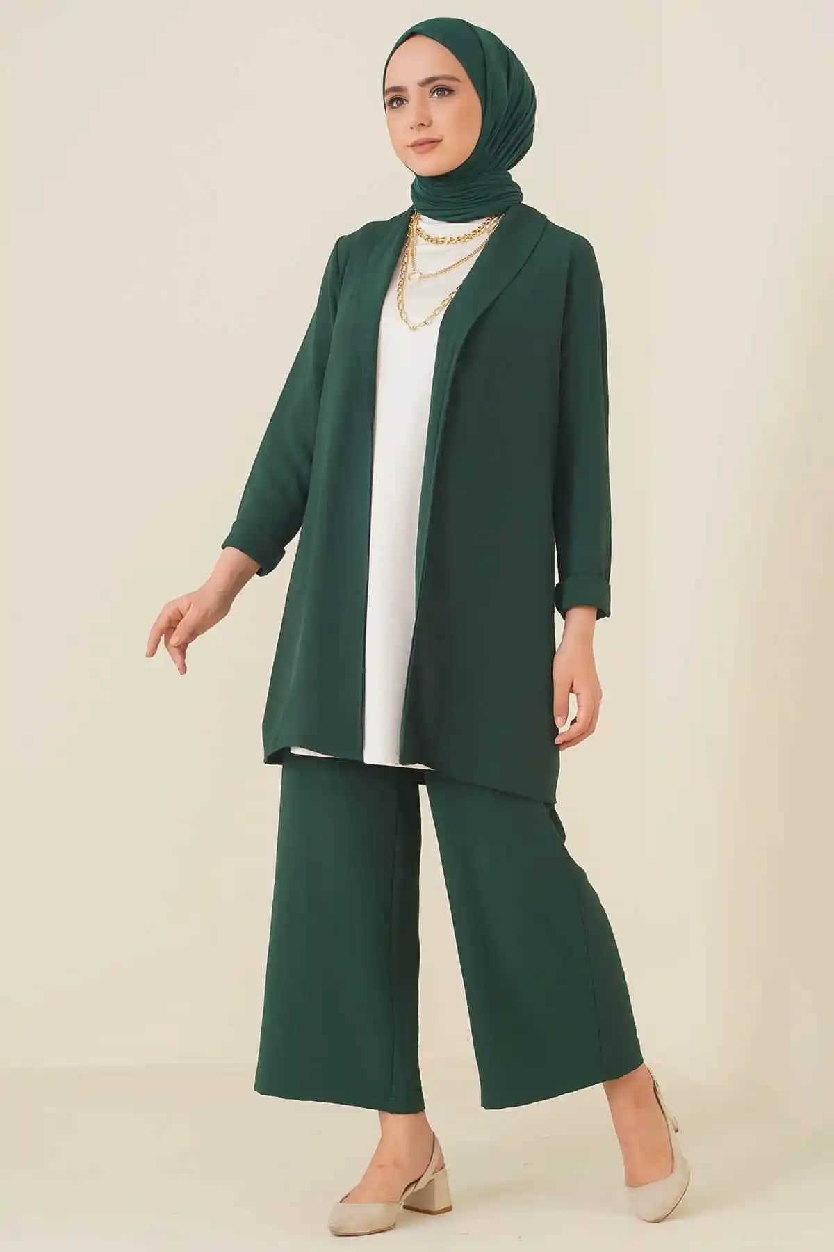 Uzun Ceket ve Pantolon Takımlarıyla Güncel Moda Trendleri ve Stil İpuçları