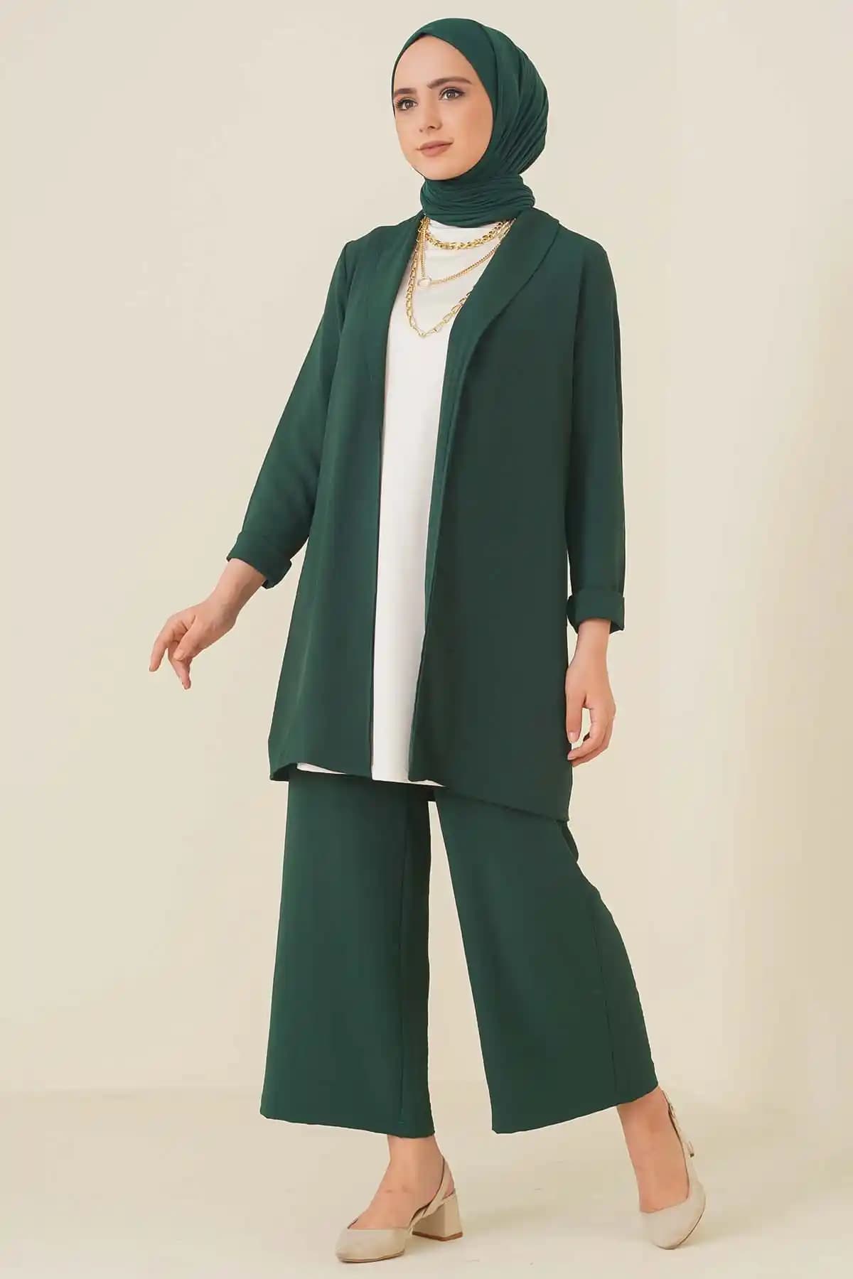 Uzun Ceket ve Pantolon Takımlarıyla Güncel Moda Trendleri ve Stil İpuçları