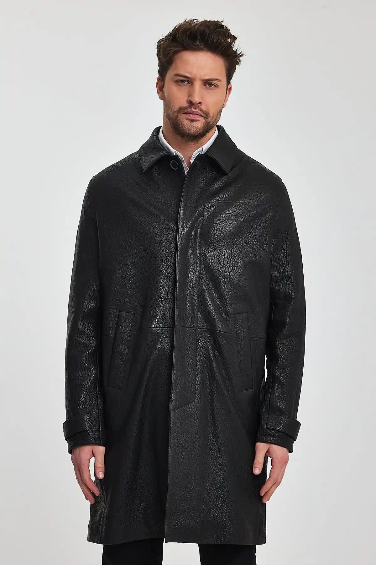 Uzun Deri Palto Erkek Modasında Zamansız Şıklık ve Stil Önerileri