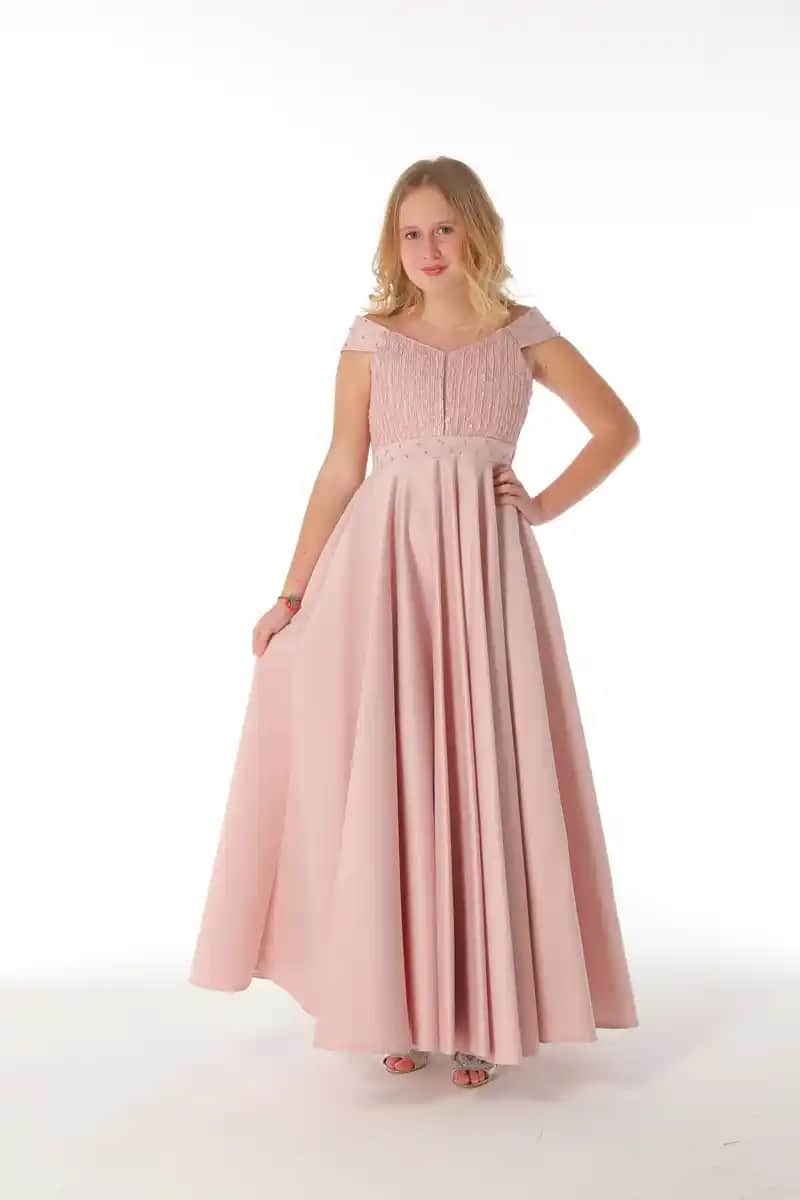 Uzun Genç Elbise Modelleri ve Stil Önerileri Moda Dünyasında Zarafetin Yeni Yüzü