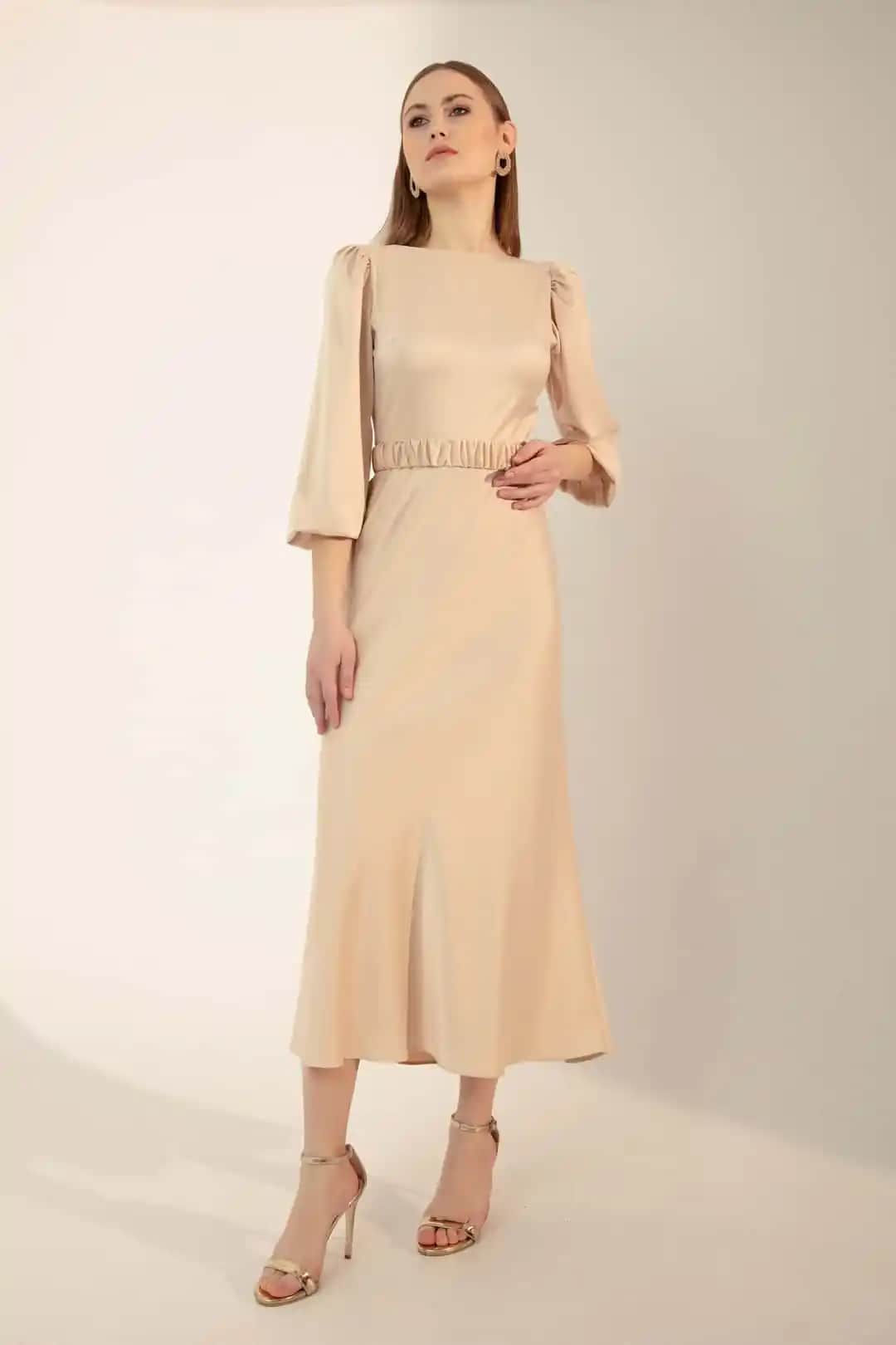 Uzun Kollu Nişan Elbisesi Seçenekleri ve Moda Trendleri Hakkında Kapsamlı Rehber