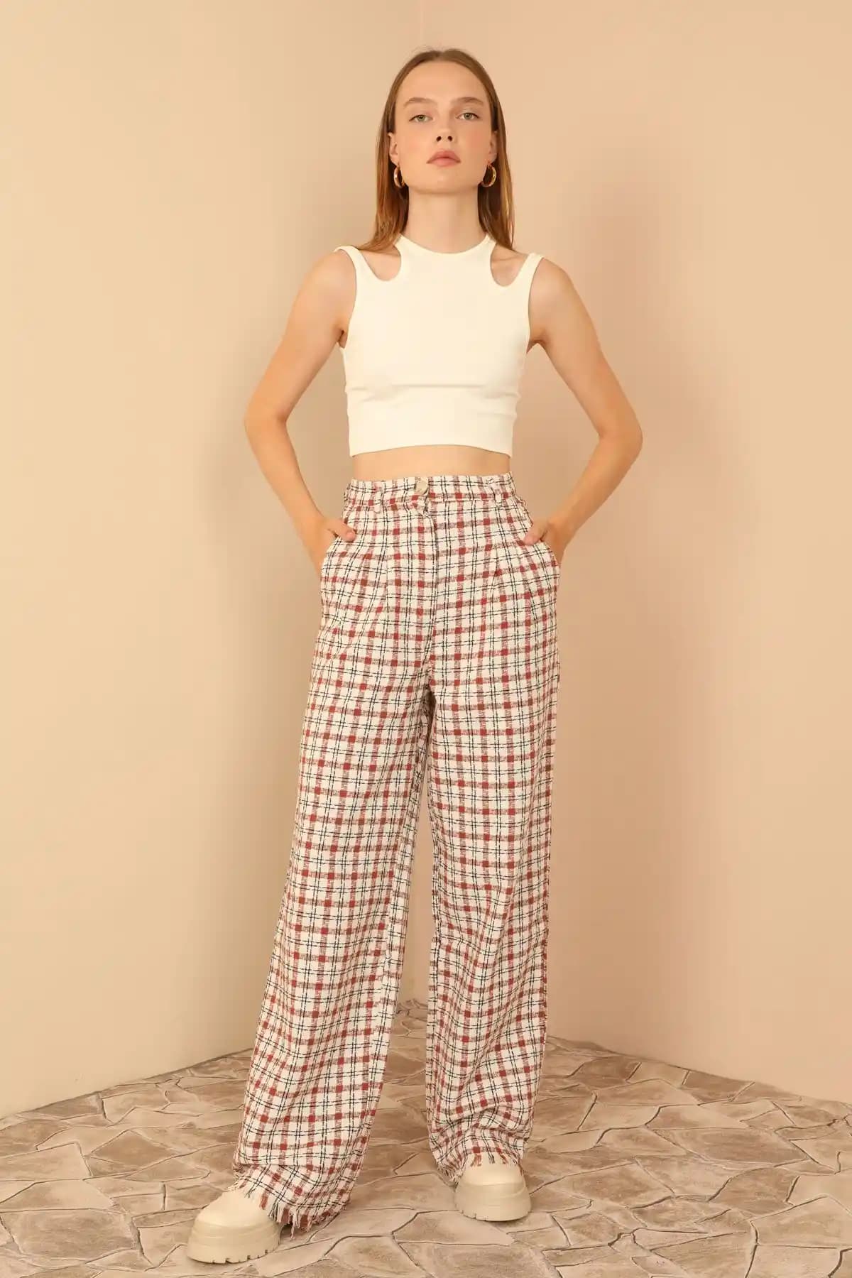 Uzun Kumaş Pantolonlar: Moda ve Konforun Buluştuğu Şık ve Çok Yönlü Seçenekler