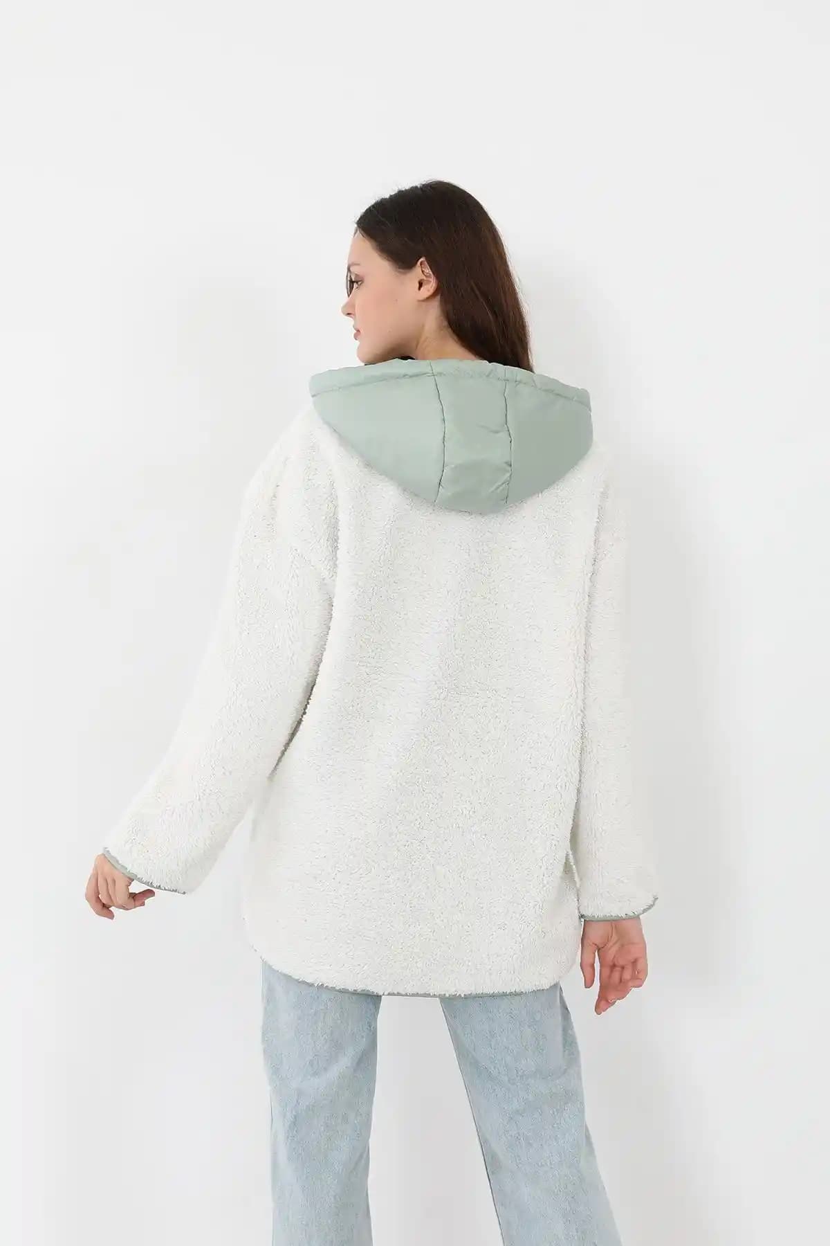 Uzun Peluş Montlarla Kış Şıklığını Yakalayın Moda Trendleri ve Kombinasyon Önerileri