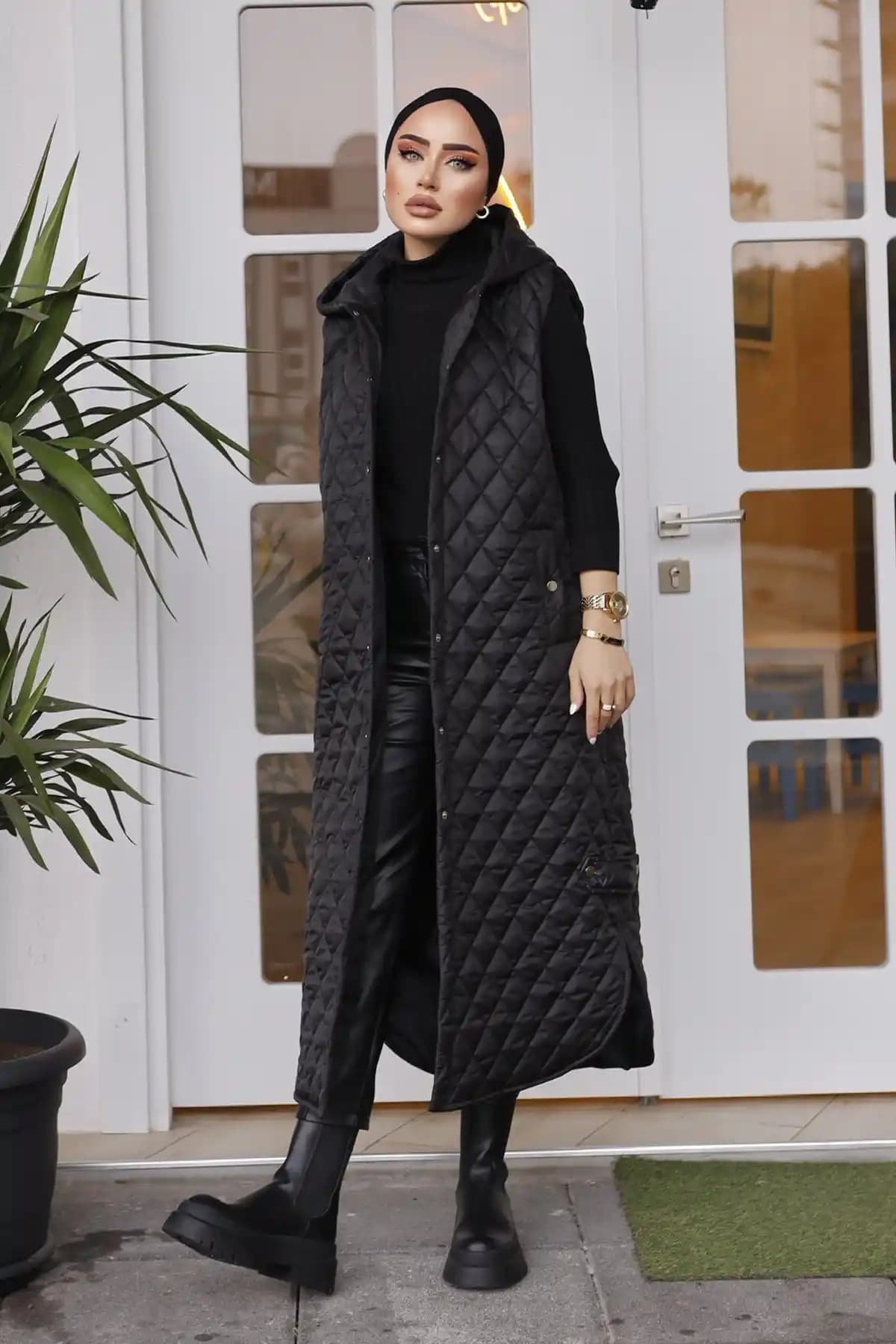 Uzun Şişme Yelekler Moda ve Fonksiyonelliği Bir Arada Sunan Güncel Trendler