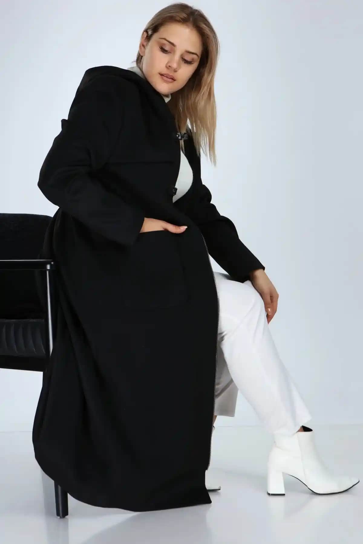 Uzun Siyah Palto: Moda Dünyasının Klasik ve Zamansız Parçası Hakkında Detaylı Rehber