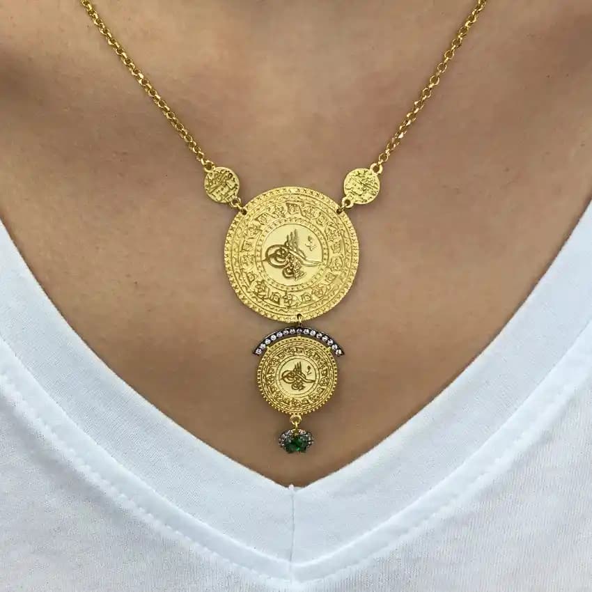 Uzun Zincirli Kolye Modelleri: Güncel Trendler ve Stil İpuçları