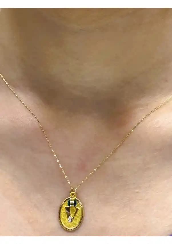 V Harfli Ayakkabılar Moda Dünyasında Yenilikçi ve Çekici Tasarımlar