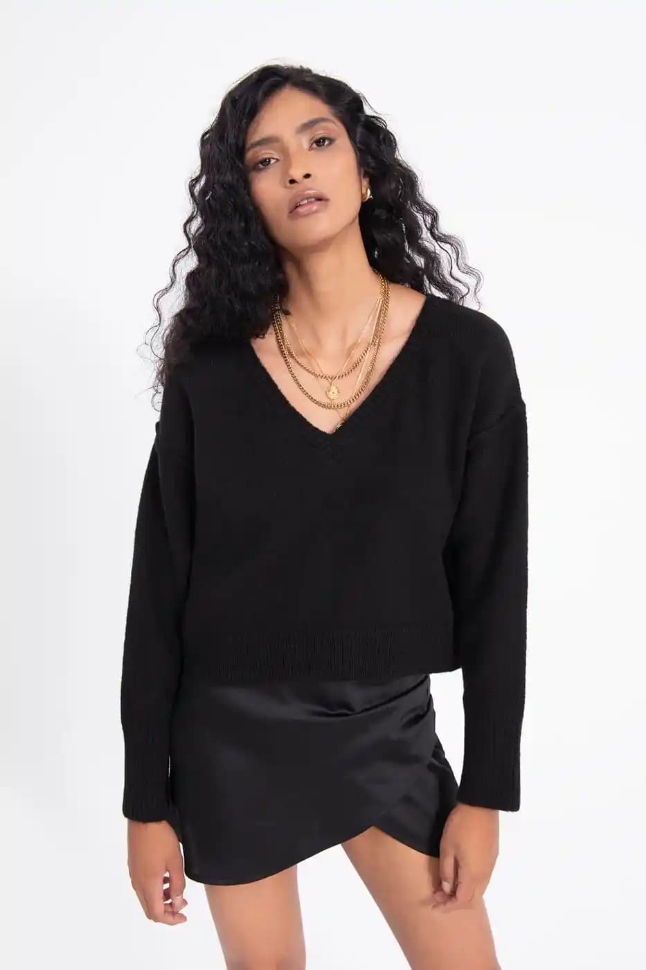 V Yaka Kazakların Moda Dünyasındaki Yeri ve Stil Önerileri 2023