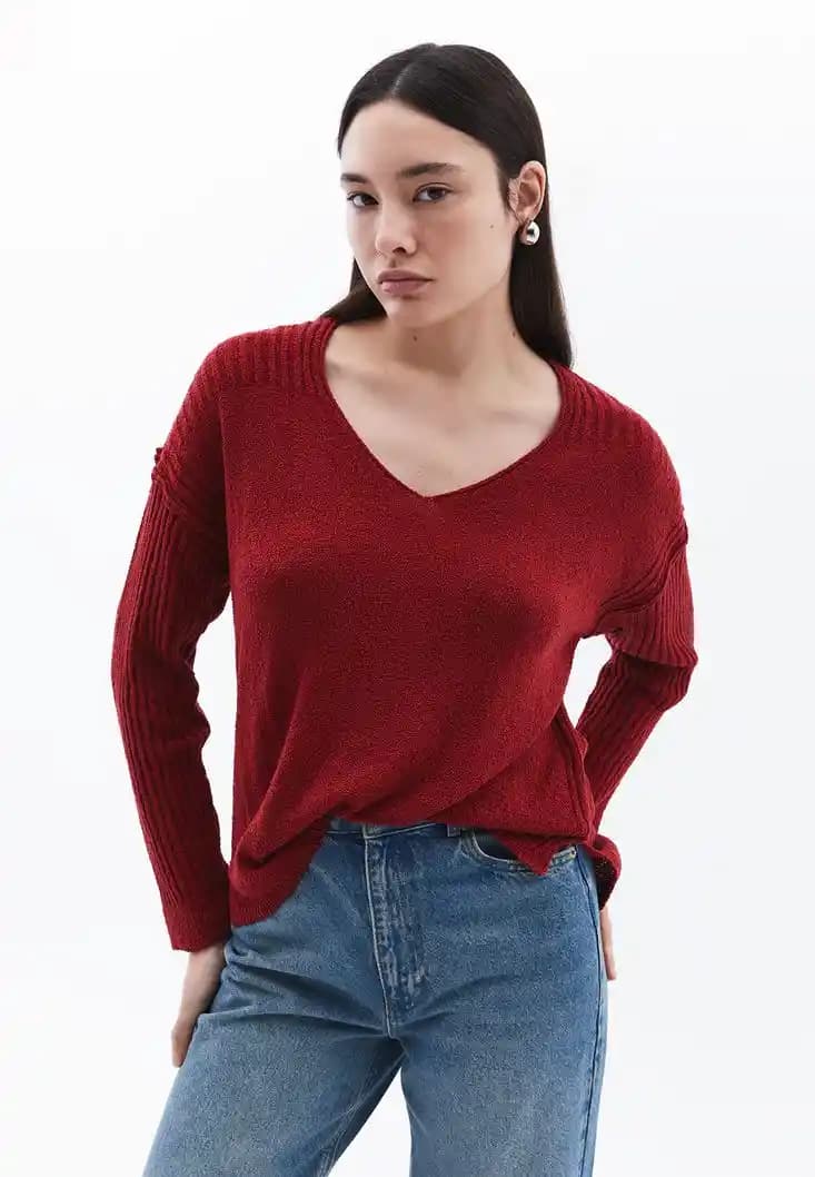 V Yaka Triko Modası: Stil ve Kombinasyon İpuçlarıyla Şıklığa Ulaşın