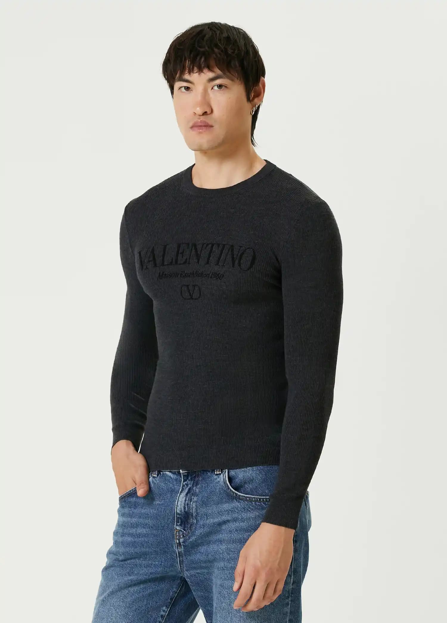 Valentino Kazak Koleksiyonu: Şıklık ve Konforu Bir Arada Sunan Modern Tasarımlar